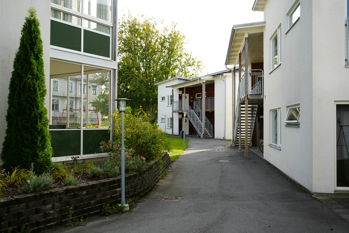 Bleckslagaren · byggnaden och dess omgivning.